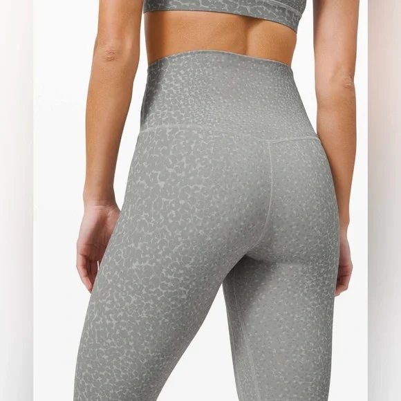 Lululemon Flow Y Bra Nulu *Light Support* B/C Cup & Align Pant 28” City Camo 4